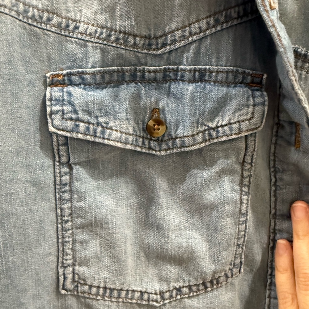 NWOT Sofia Vergara Light Blue Denim Shirt - Picture 3 of 5